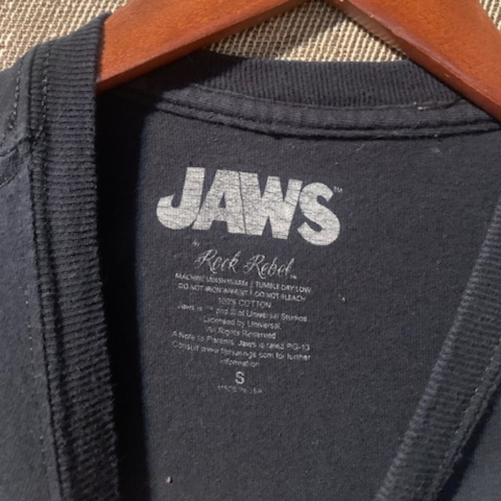 Jaws Graphic Tee- Shirt - size Small - Picture 4 of 5